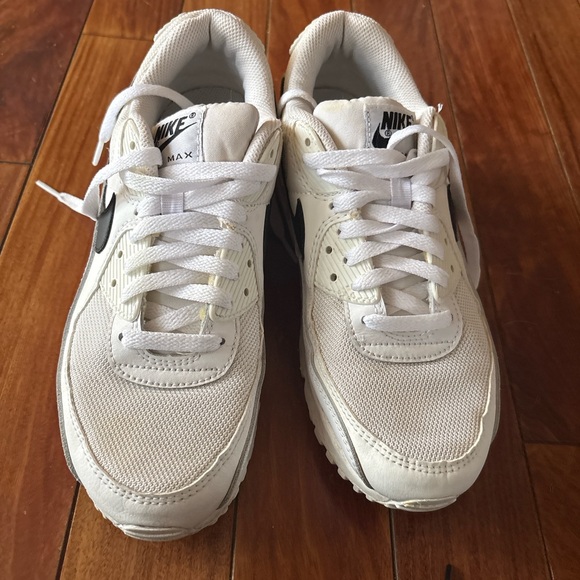 Nike Air Max White and Black Men's Sneakers - Picture 6 of 6